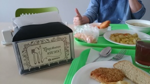 Dispenser dlya salfetok